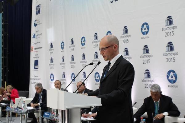 Глава Росатома Сергей Кириенко на АТОМЭКСПО 2015 Глава Росатома Сергей Кириенко на АТОМЭКСПО 2015