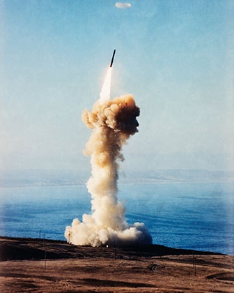 Запуск Минитмена III с ракетной базы ВВС США Ванденберг, Калифорния. Фото: Sygma/Corbis Запуск Минитмена III с ракетной базы ВВС США Ванденберг, Калифорния. Фото: Sygma/Corbis