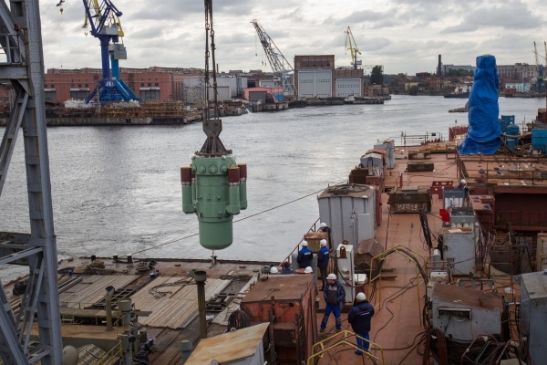 Установка второго парогенерирующего блока на атомный ледокол Арктика. Фото: Балтийский завод Установка второго парогенерирующего блока на атомный ледокол Арктика. Фото: Балтийский завод