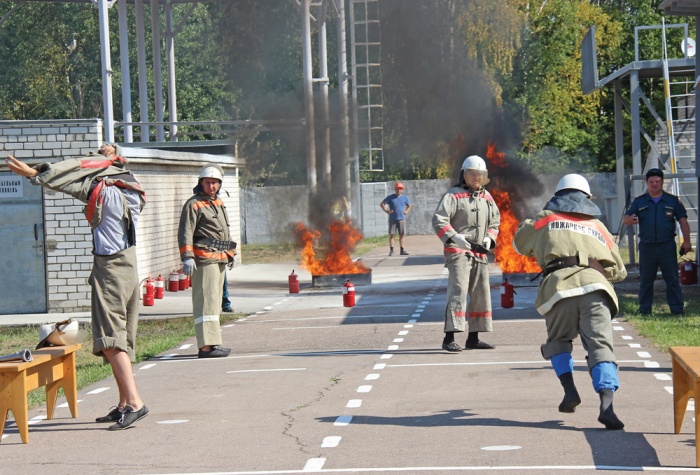 Пожар в электроустановках. Тушение пожара на чаэс. Чернобыль пожар 1986. Пожарная часть на аэс. Тушение пожаров на объектах энергетики.