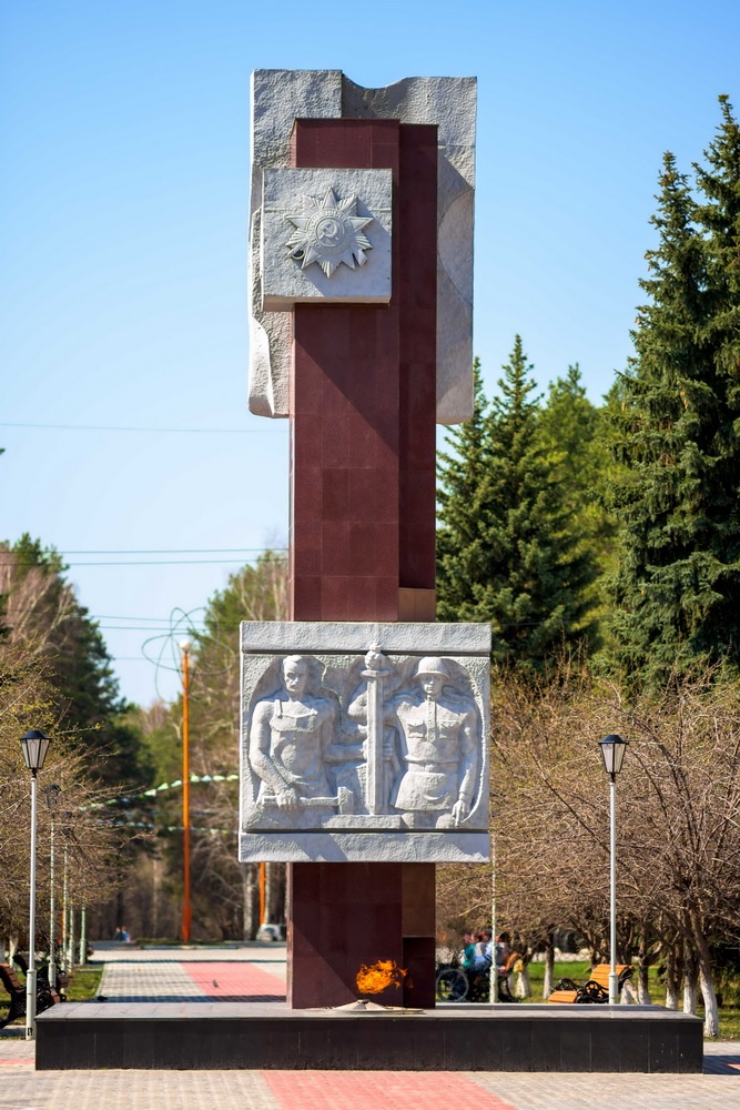 Заречный свердловская. Памятники г.Заречный Свердловской области. Вечный огонь Заречный Свердловская область. Сквер Победы Заречный Свердловская область. Памятники города Заречный Свердловской области.